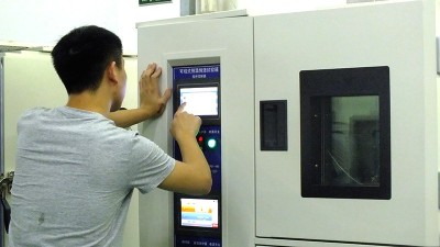 高低溫試驗箱微機自動控製（zhì）係統的設計